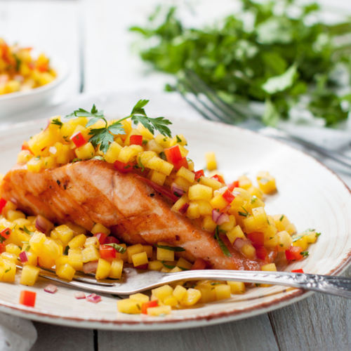 Gebratener Lachs mit Mango-Salsa und Quinoa - CoGAP