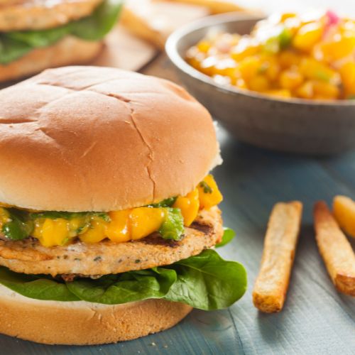 Grillrezept Hähnchen Burger mit MangoSalsa vom Grill