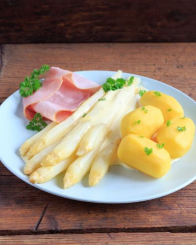 Spargel mit Kartoffeln und gekochtem Schinken - CoGAP