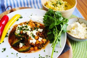 Afrikanische Kichererbsen-Hackfleisch-Pfanne mit Hirse